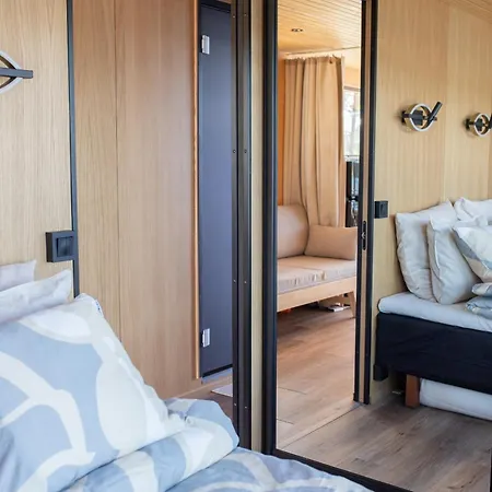 Aava Floating 42 Laivamajoitukset
