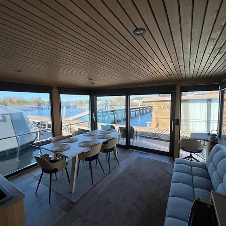 Aava Floating 42 *