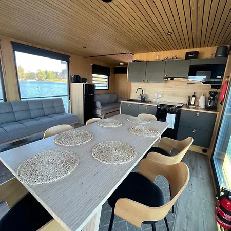 Aava Floating 42 Laivamajoitukset Savonlinna
