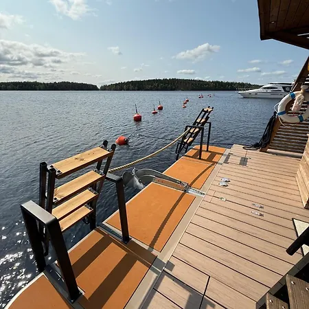 Aava Floating 42 Laivamajoitukset